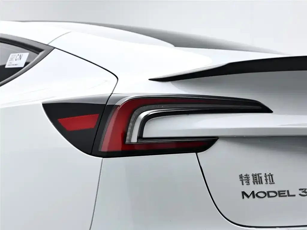 Tesla Model 3 — фото 8