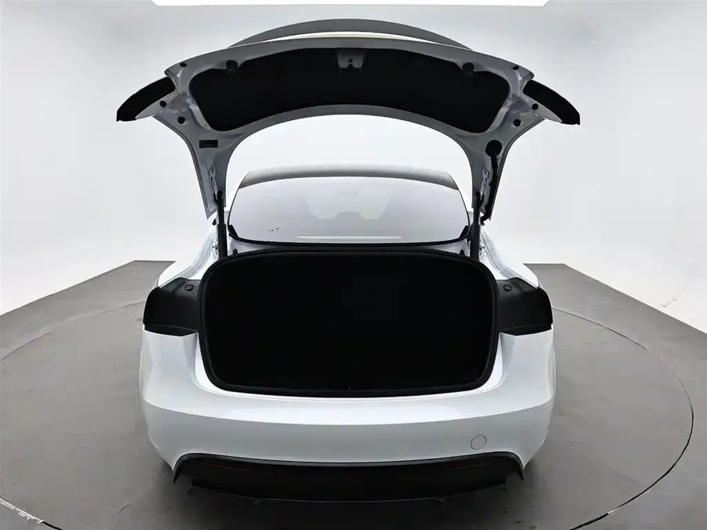 Tesla Model 3 — фото 7