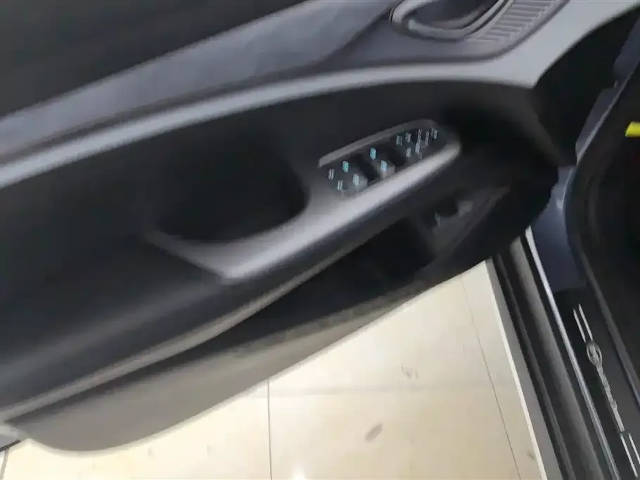 BYD Seal — фото 3