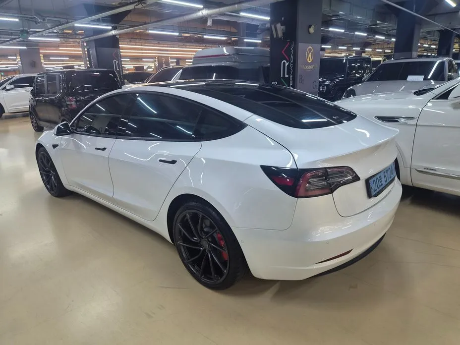 Tesla Model 3 2021 из KR, фото 2