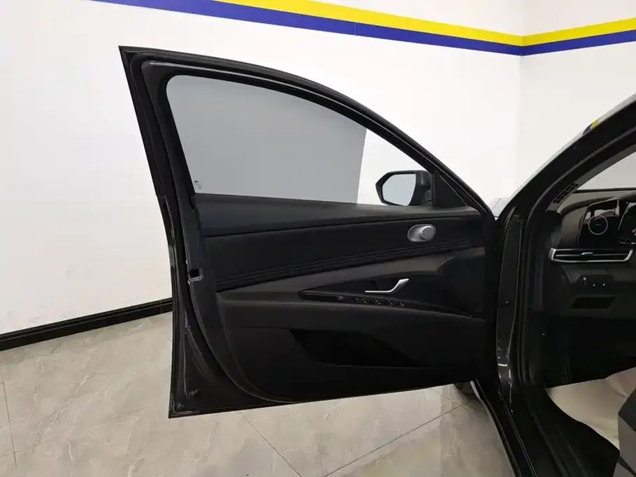 Hyundai Elantra — фото 2