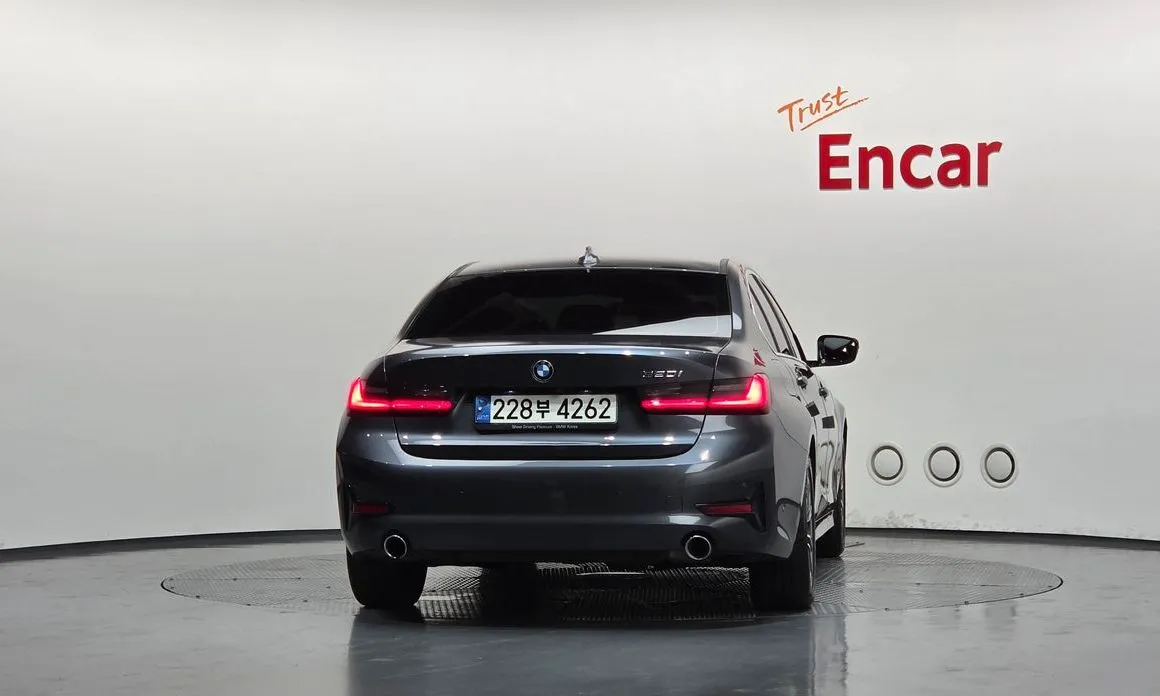 BMW 3-Series 2021 из KR, фото 3