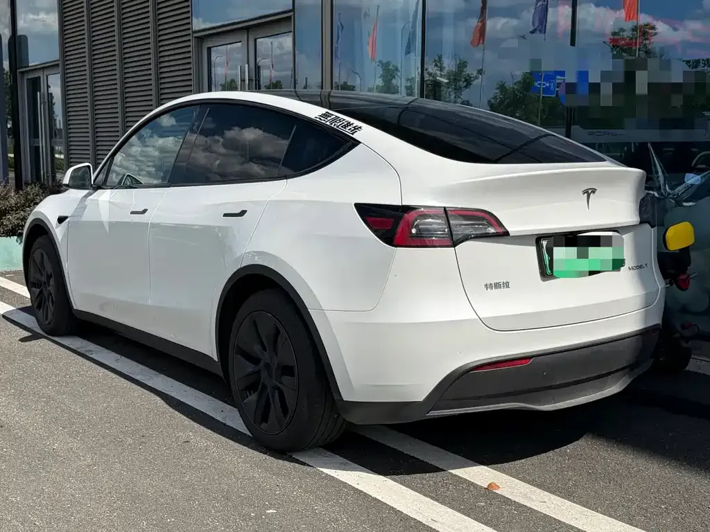 Tesla Model Y — фото 4