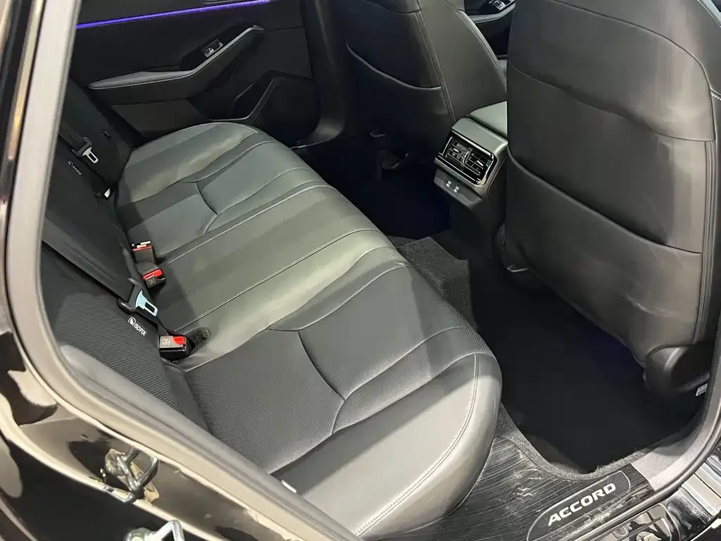 Honda Accord — фото 10