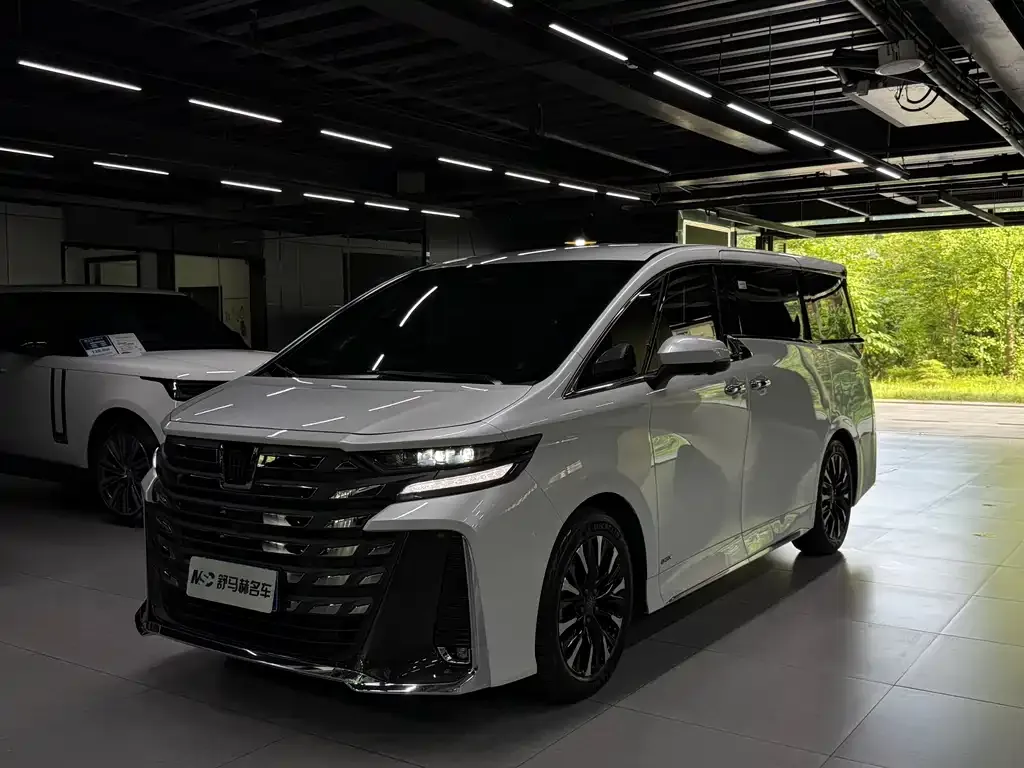 Toyota Vellfire — фото 1