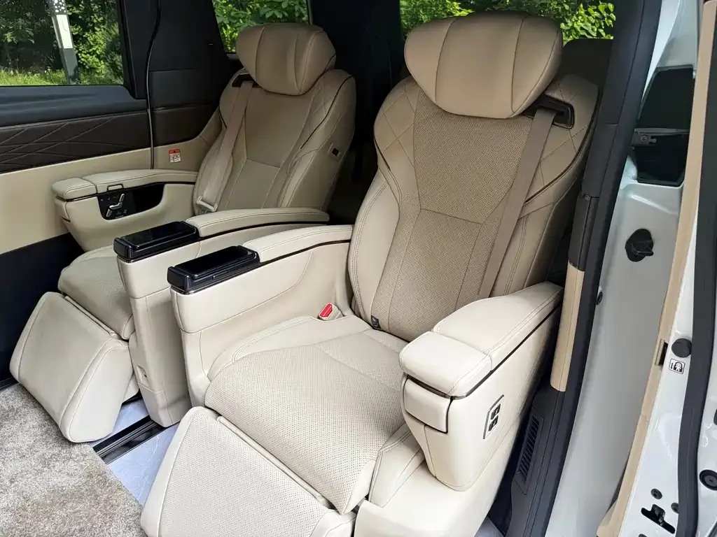 Toyota Vellfire — фото 3