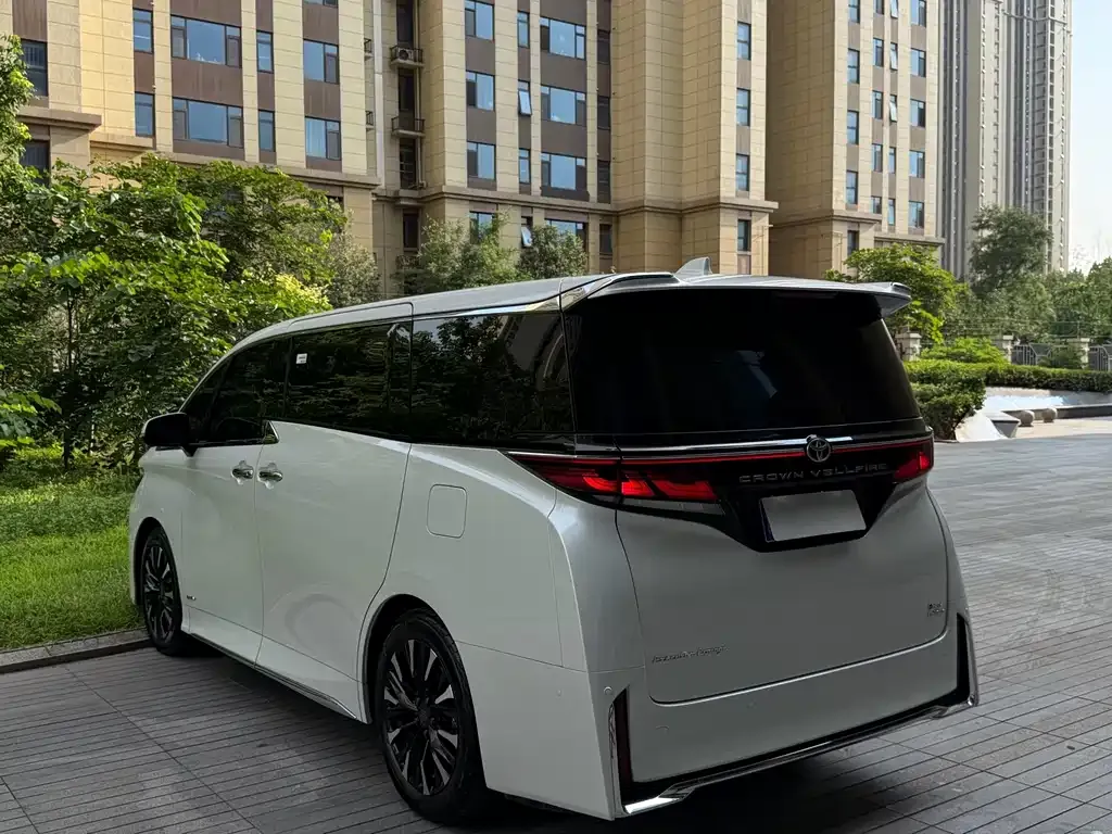 Toyota Vellfire — фото 8