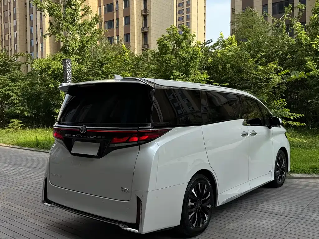Toyota Vellfire — фото 10