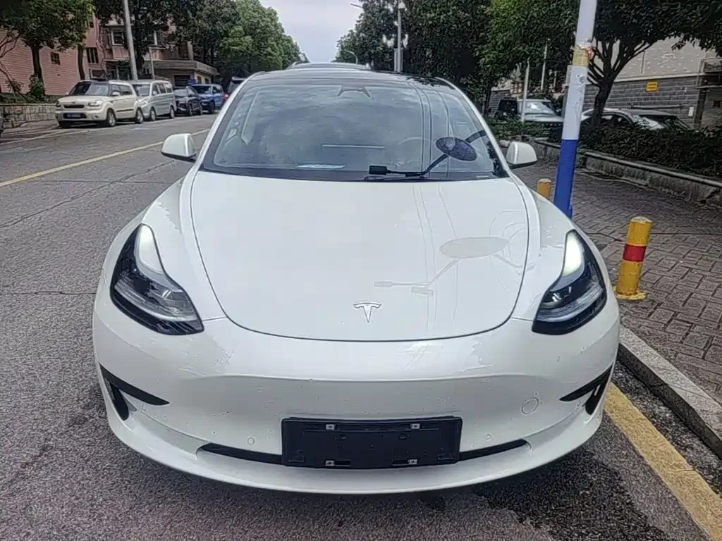 Tesla Model 3 — фото 5