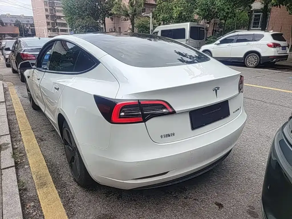 Tesla Model 3 — фото 8