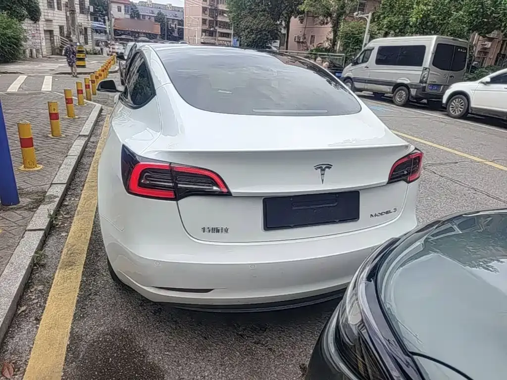 Tesla Model 3 — фото 10