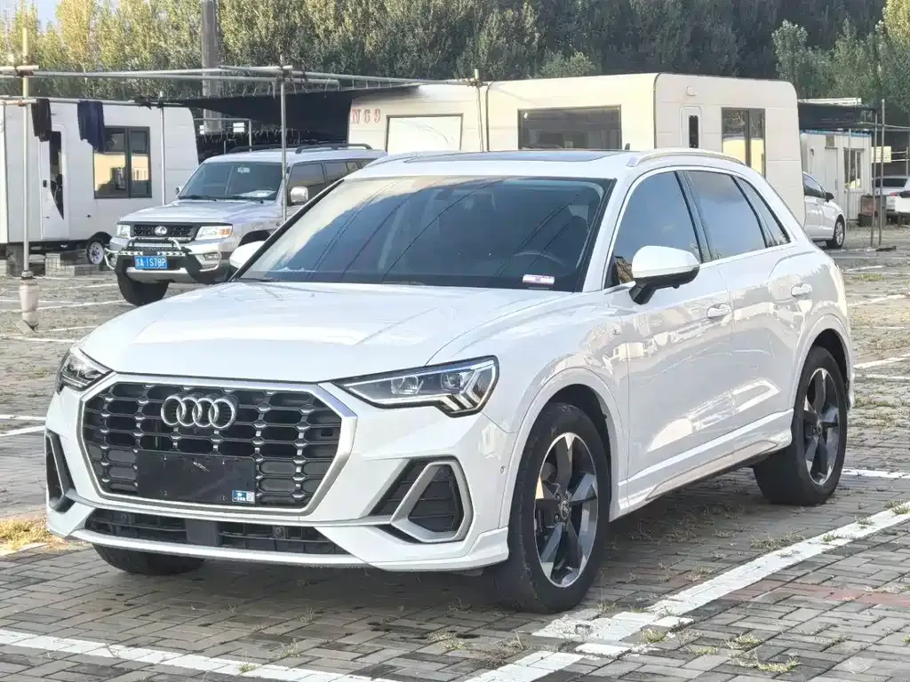 Audi Q3 — фото 1