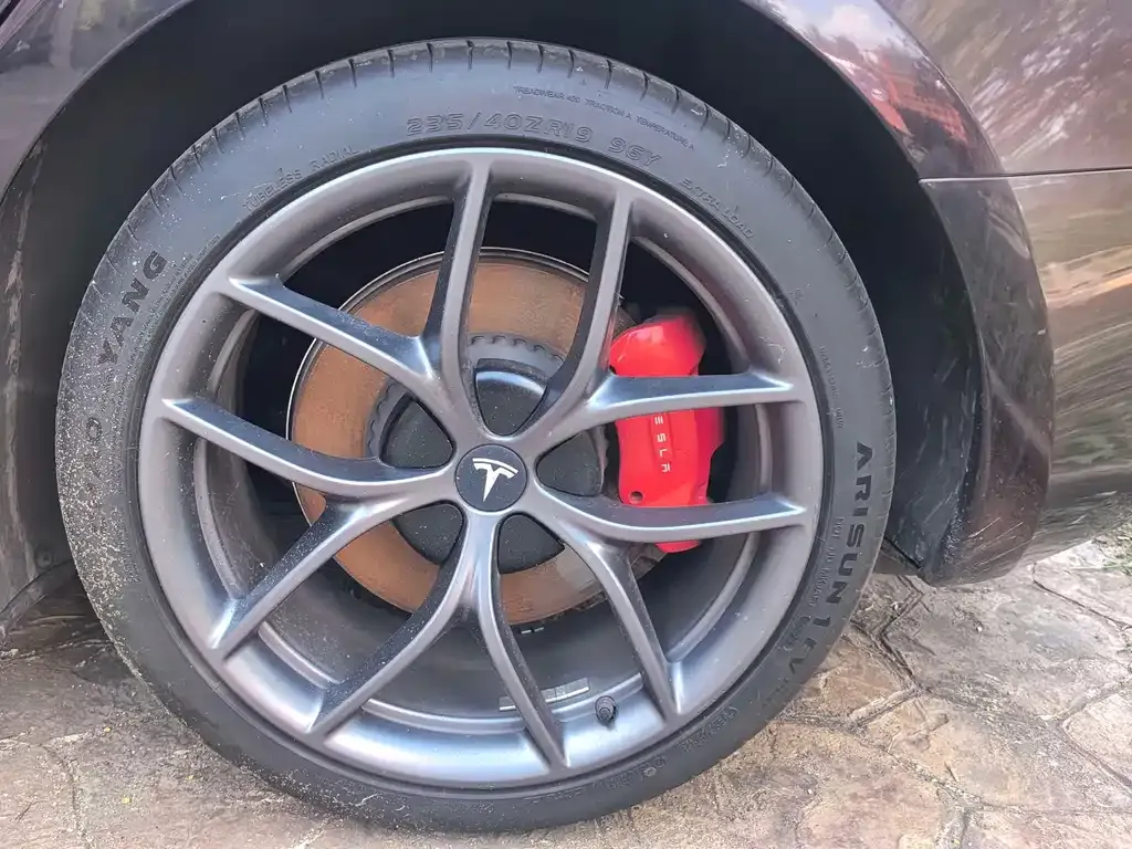 Tesla Model 3 — фото 5