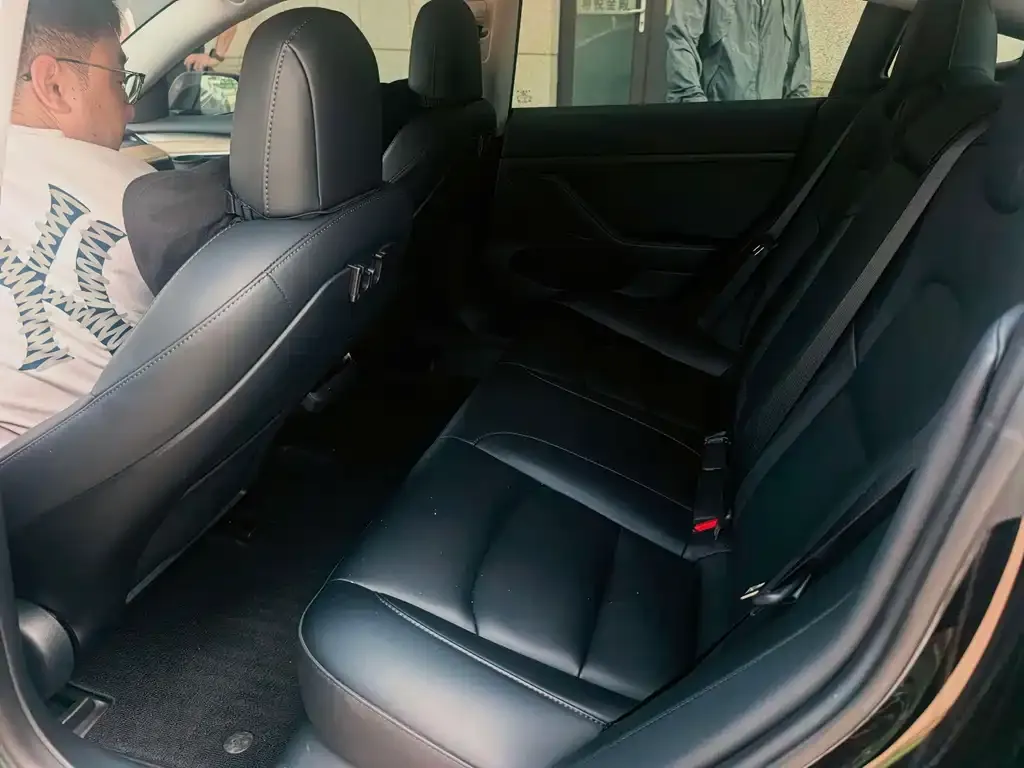 Tesla Model 3 — фото 2