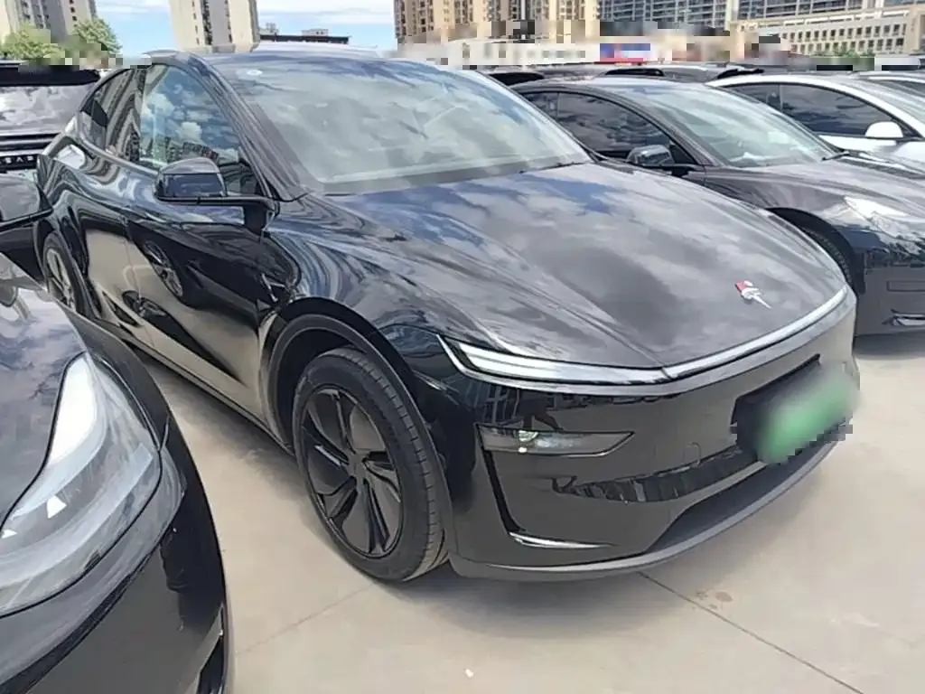 Tesla Model Y — фото 8