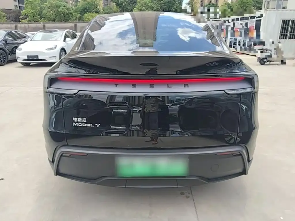 Tesla Model Y — фото 9
