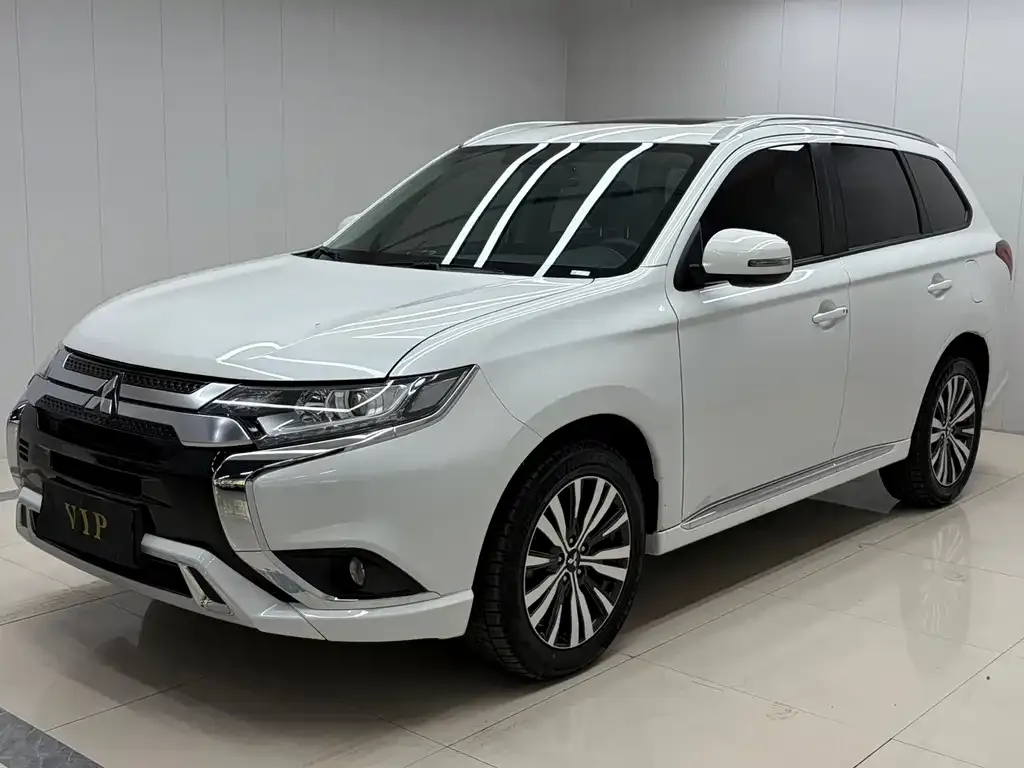 Mitsubishi Outlander — фото 1