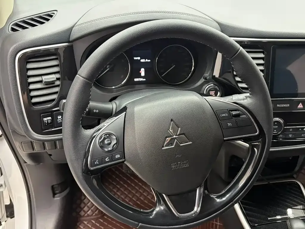 Mitsubishi Outlander — фото 8