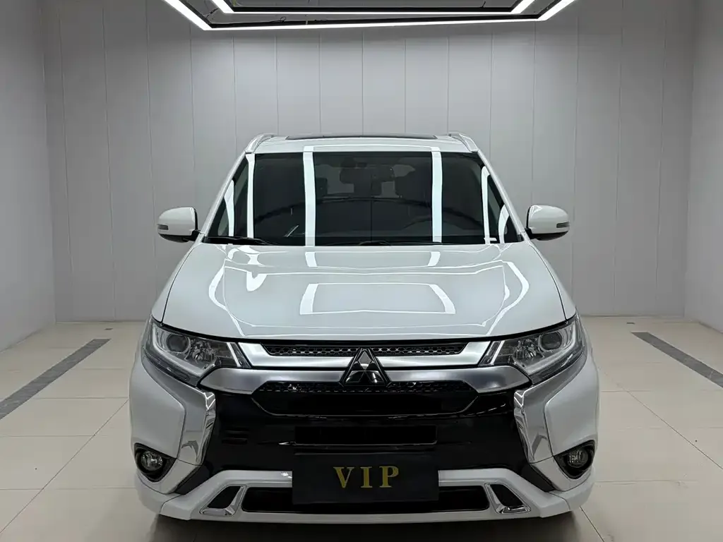 Mitsubishi Outlander — фото 2