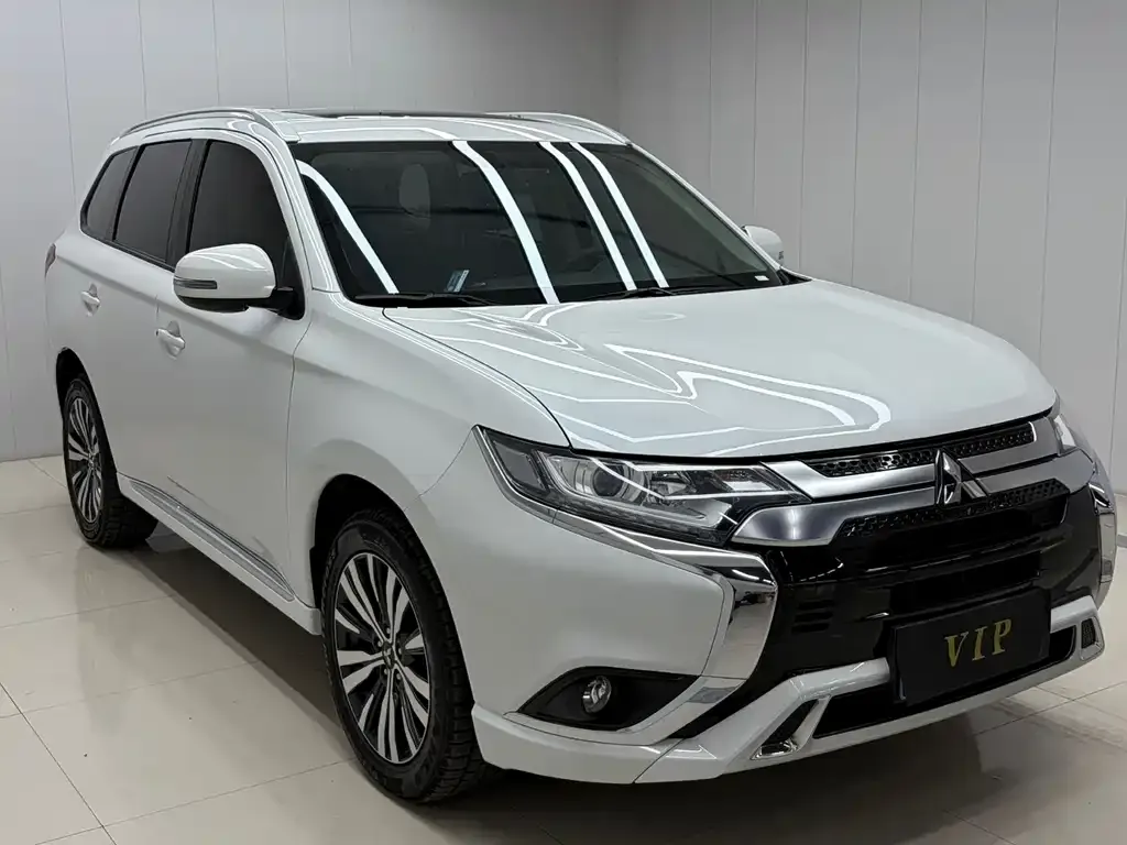 Mitsubishi Outlander — фото 5