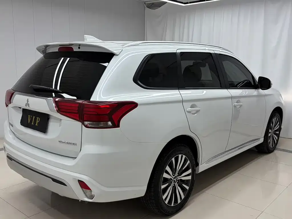 Mitsubishi Outlander — фото 4
