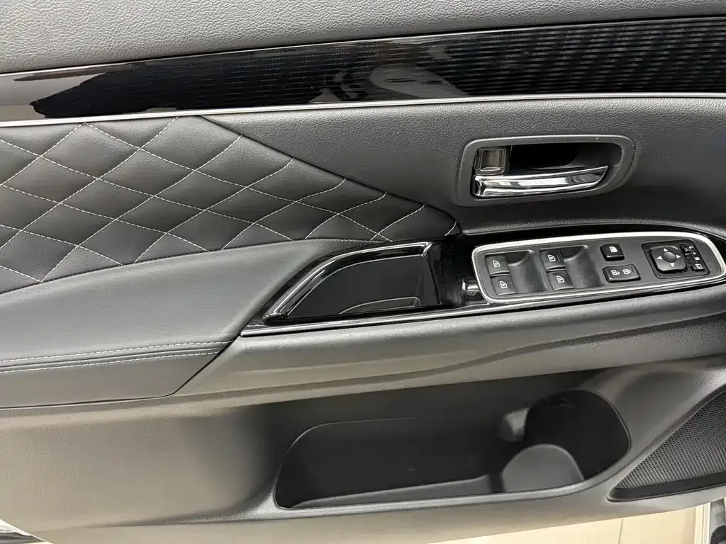 Mitsubishi Outlander — фото 10