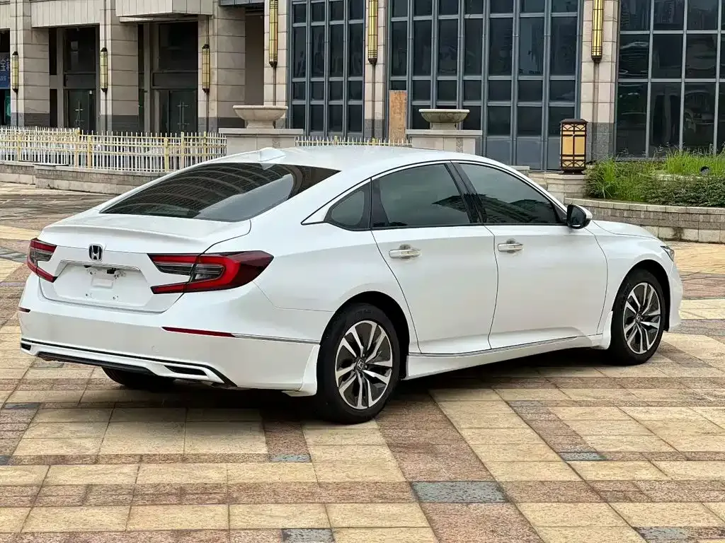 Honda Accord — фото 8