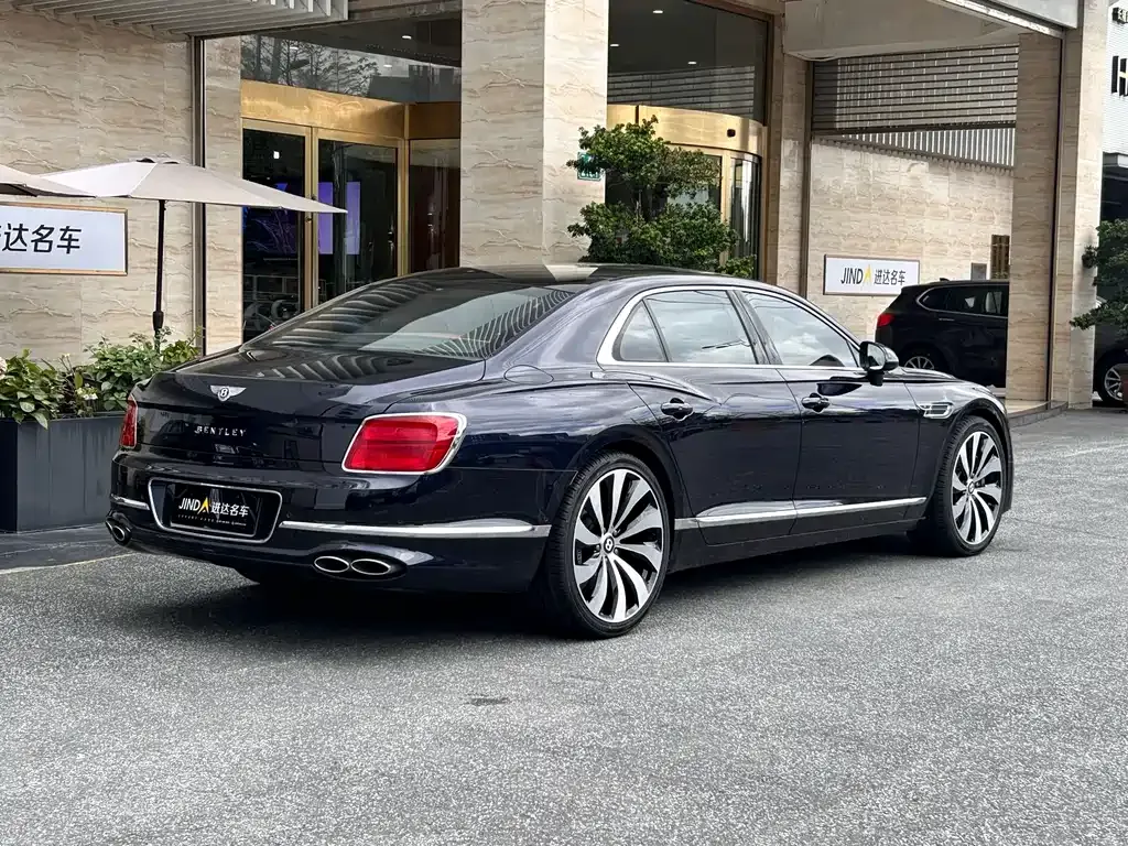 Bentley Flying Spur — фото 5