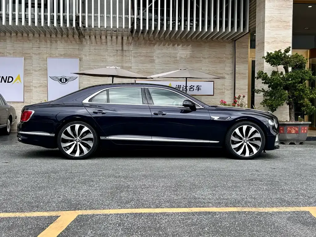 Bentley Flying Spur — фото 10
