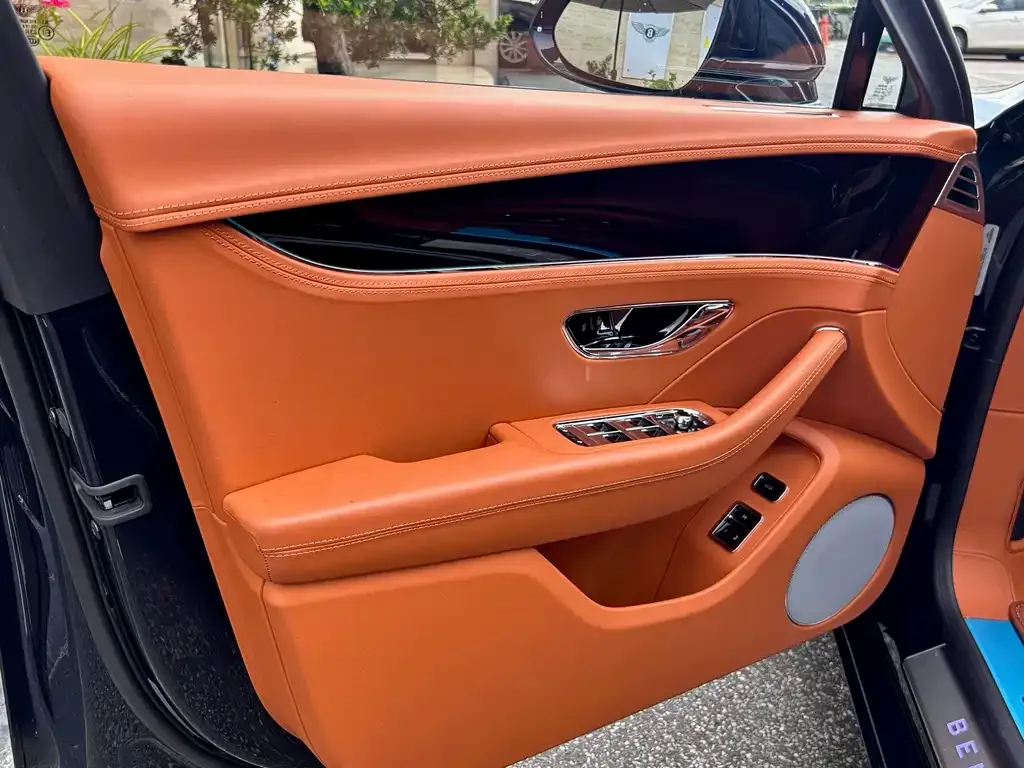Bentley Flying Spur — фото 4