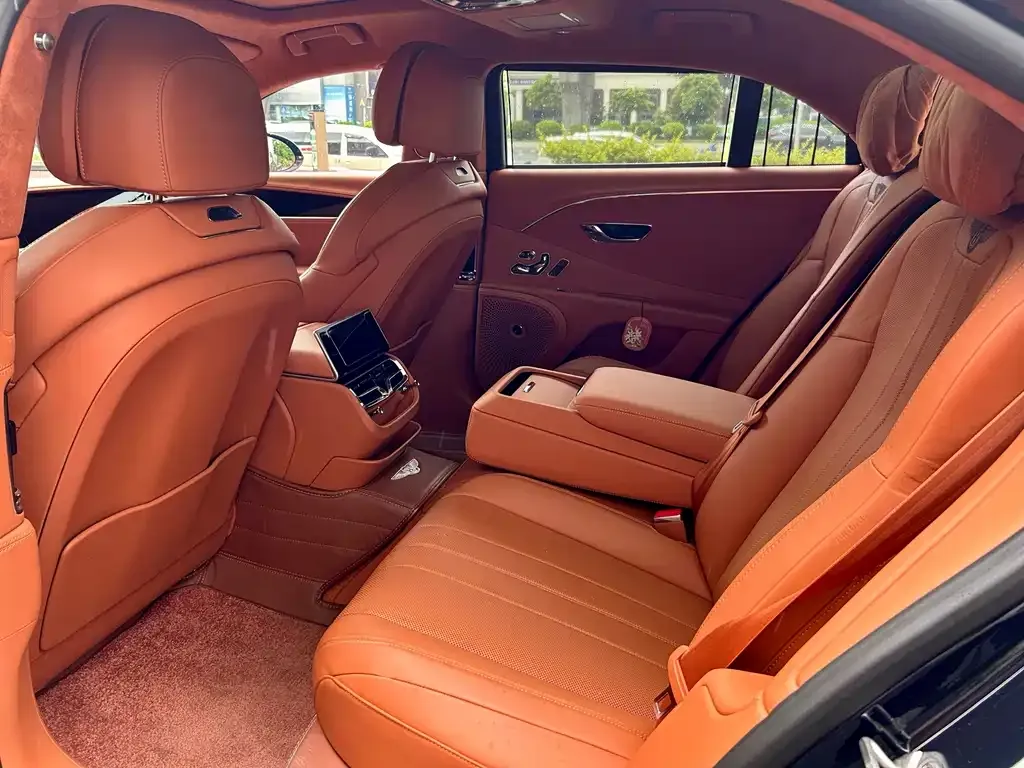 Bentley Flying Spur — фото 3