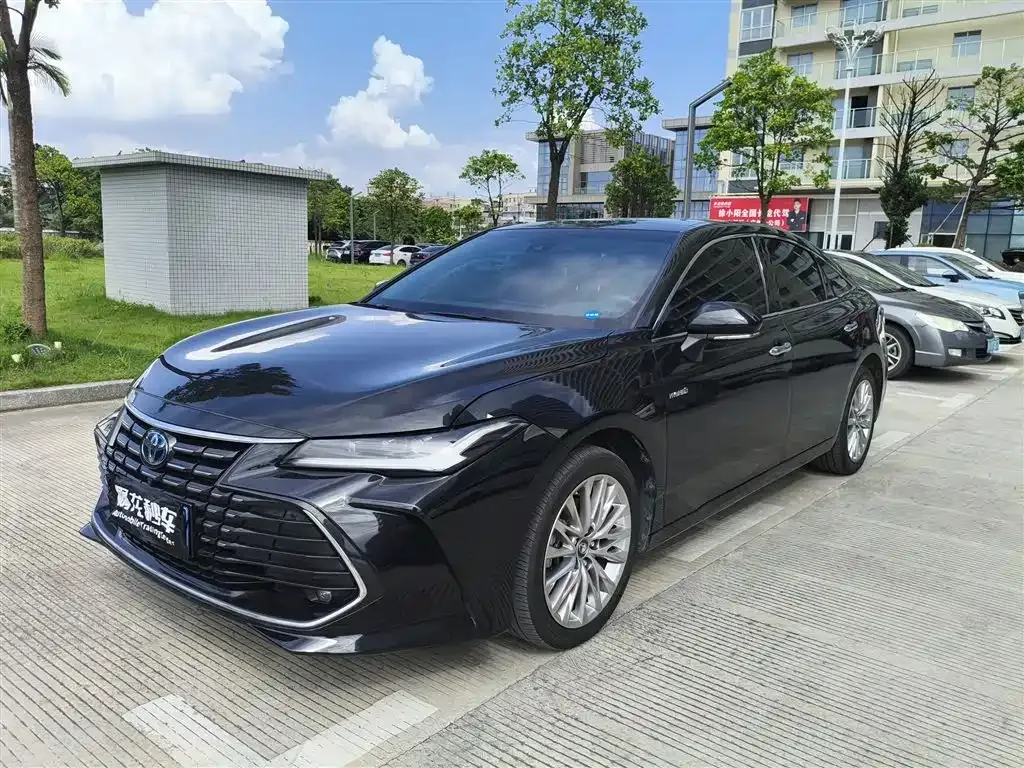 Toyota Avalon — фото 1
