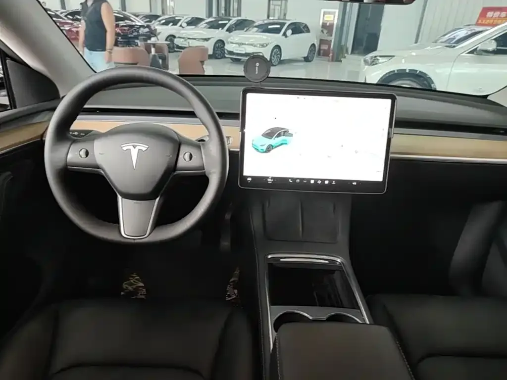 Tesla Model Y — фото 4