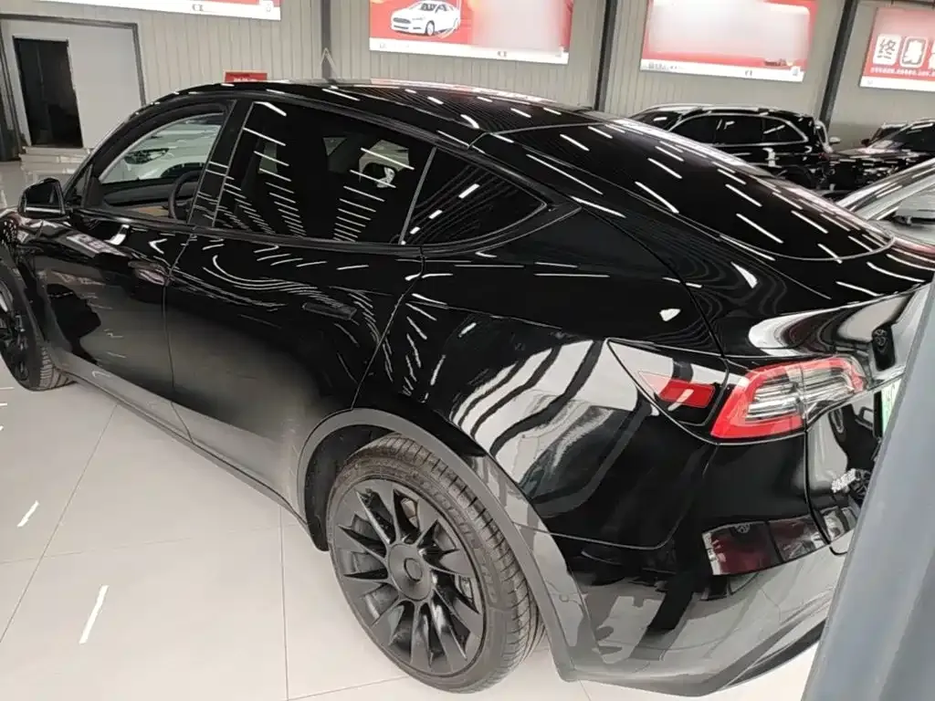 Tesla Model Y — фото 8