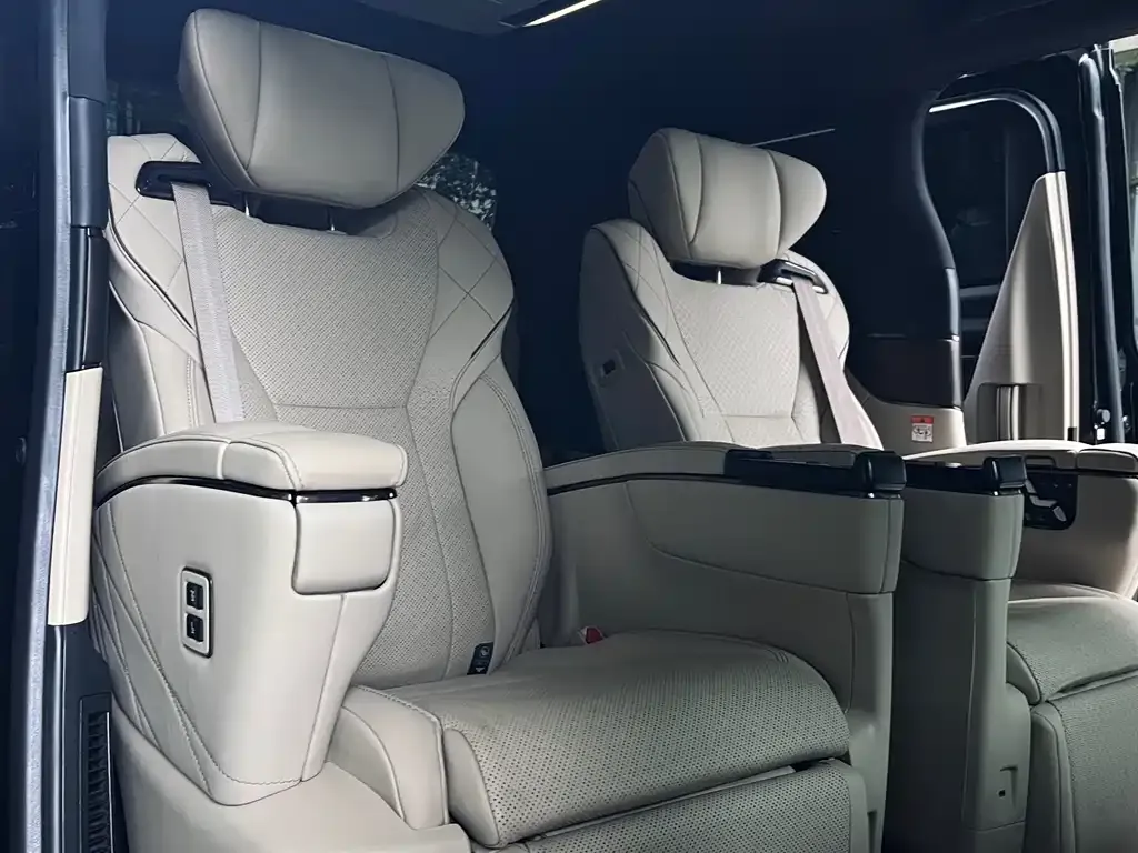 Toyota Alphard — фото 3