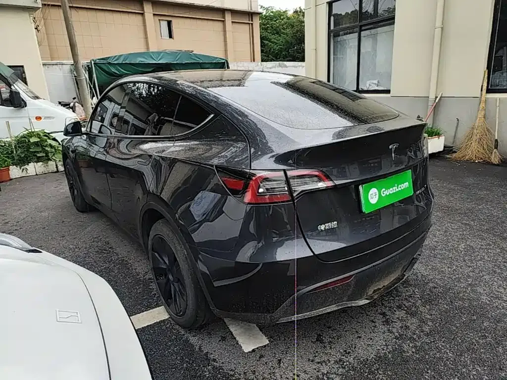 Tesla Model Y — фото 5