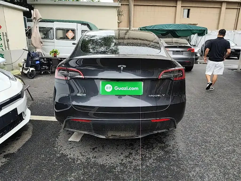 Tesla Model Y — фото 9