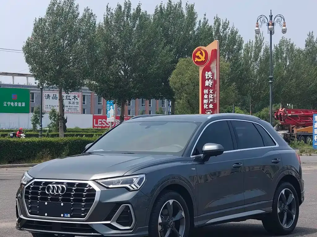 Audi Q3 — фото 1