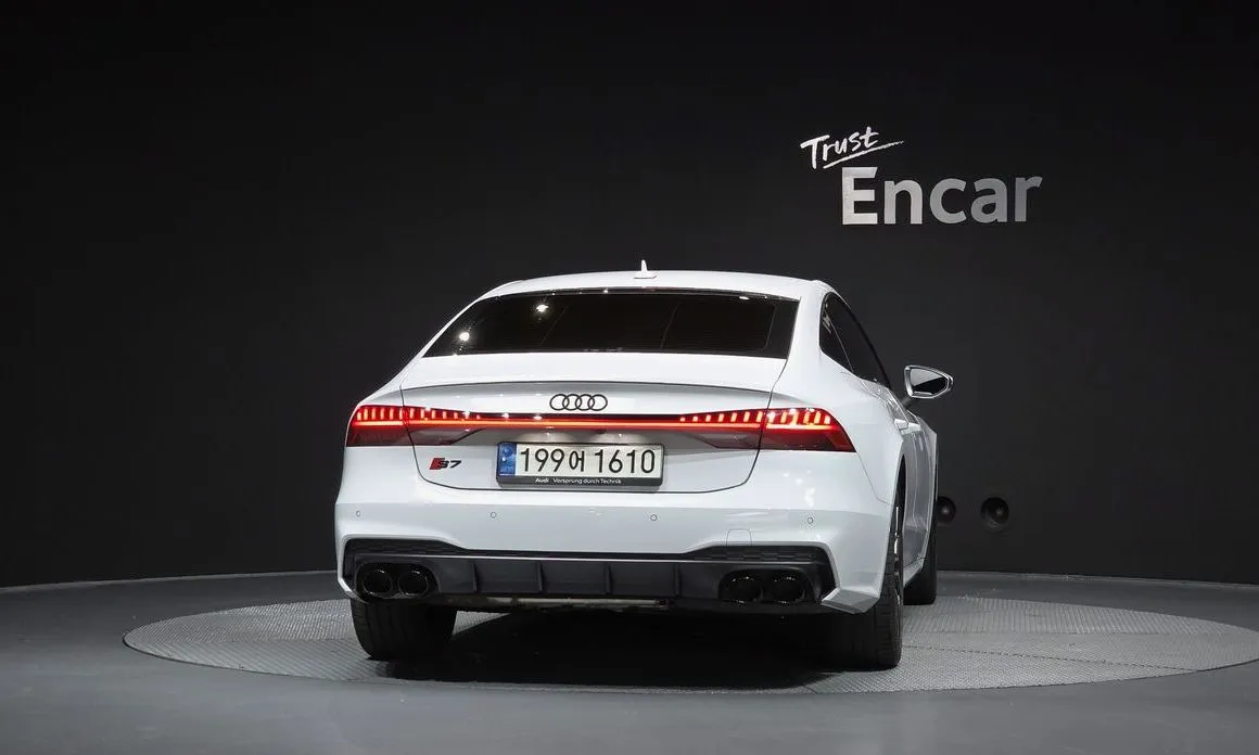 Audi S7 2021 из KR, фото 9