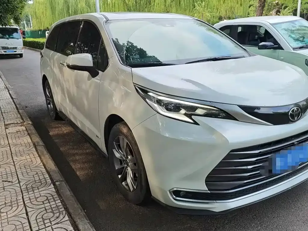 Toyota Sienna — фото 4