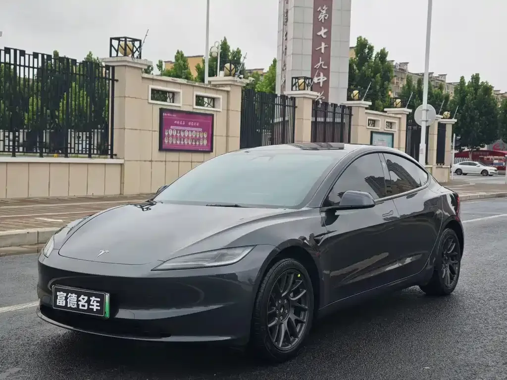 Tesla Model 3 — фото 1