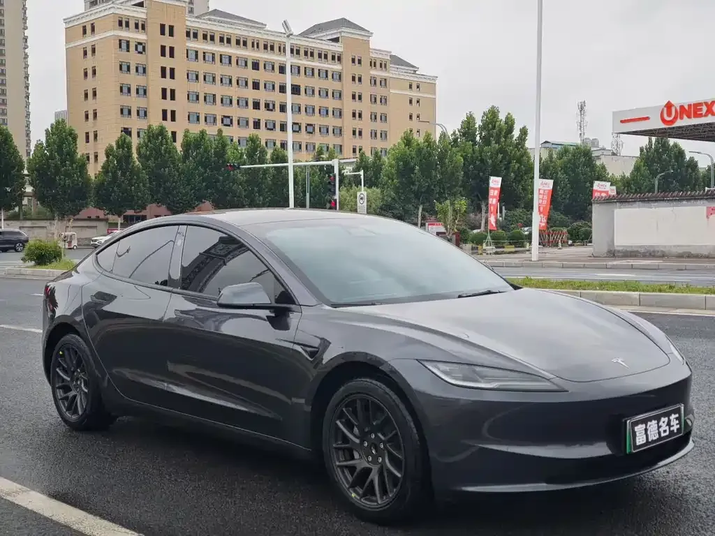 Tesla Model 3 — фото 3