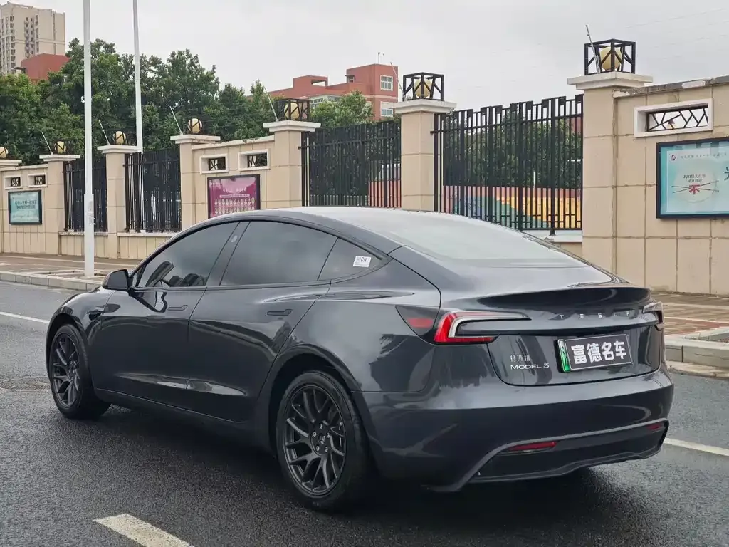 Tesla Model 3 — фото 2