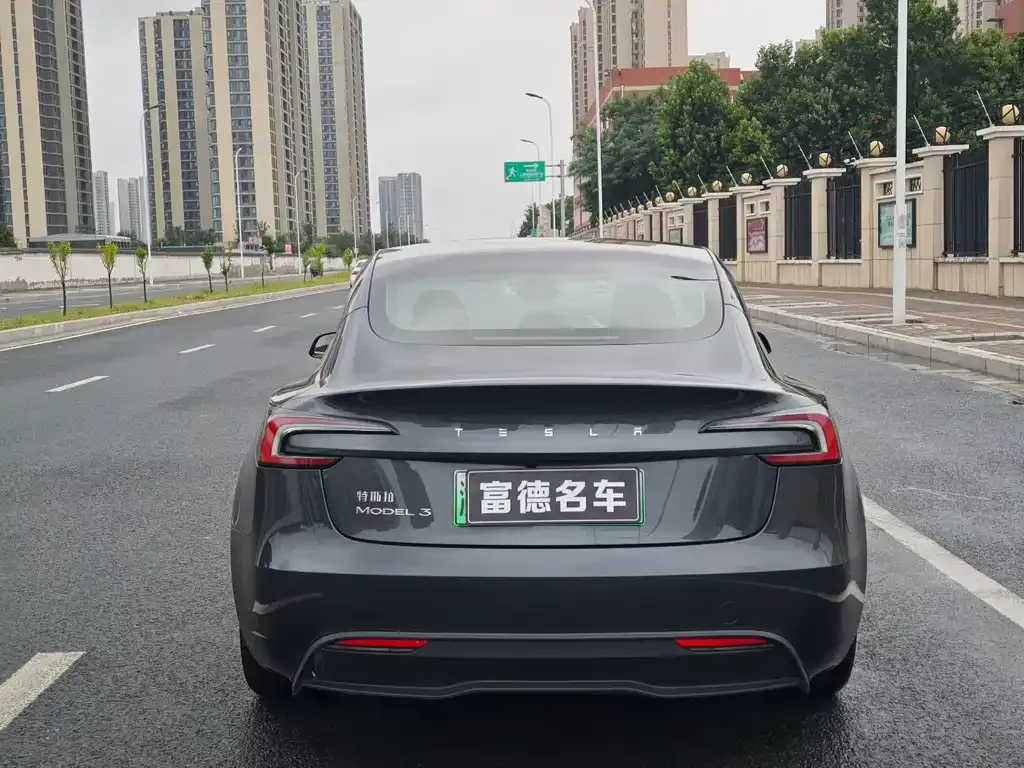 Tesla Model 3 — фото 4