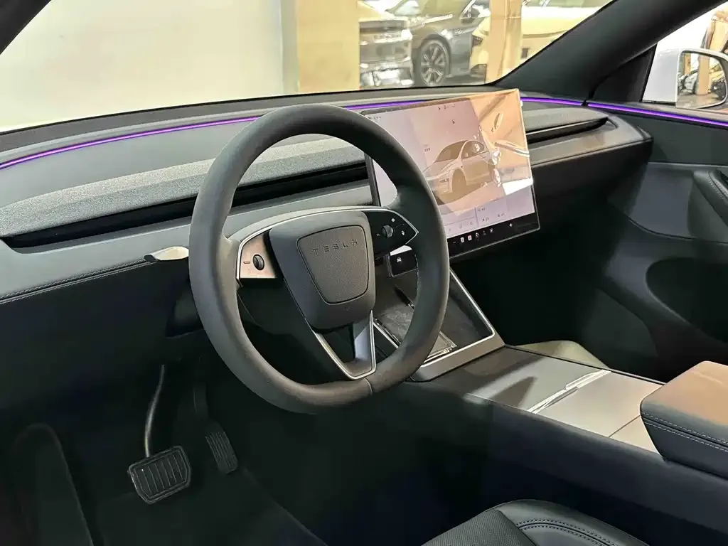 Tesla Model Y — фото 6