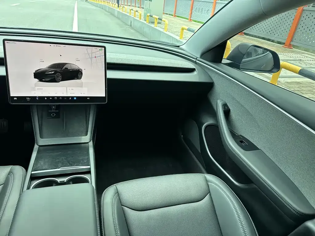 Tesla Model 3 — фото 6