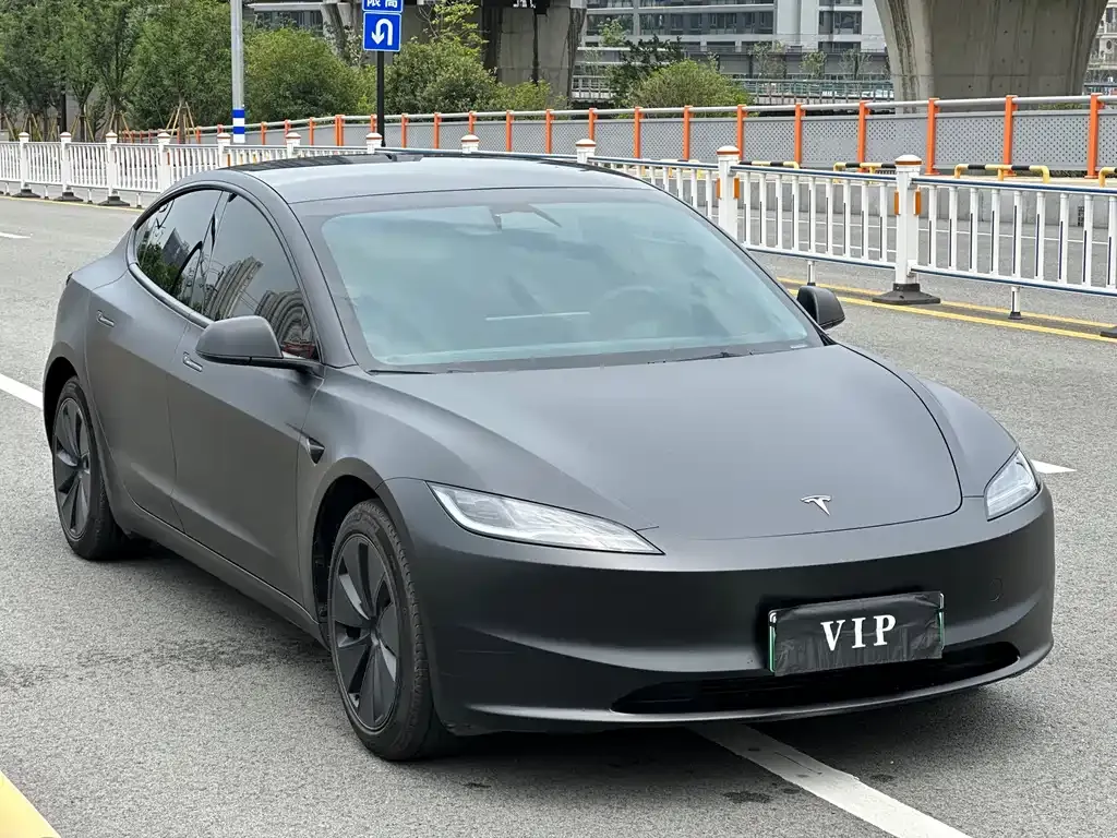 Tesla Model 3 — фото 10