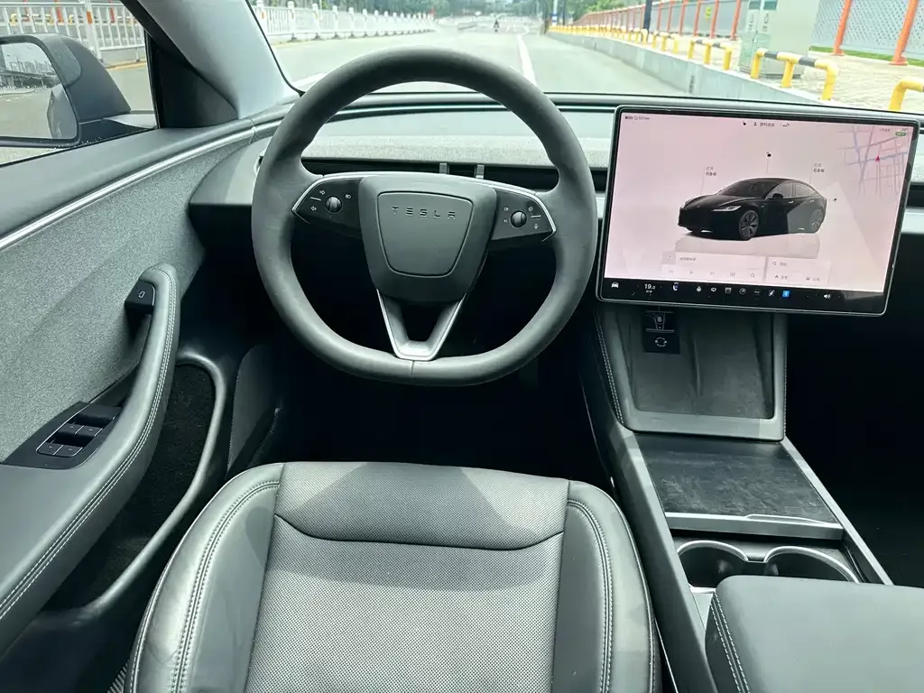 Tesla Model 3 — фото 7