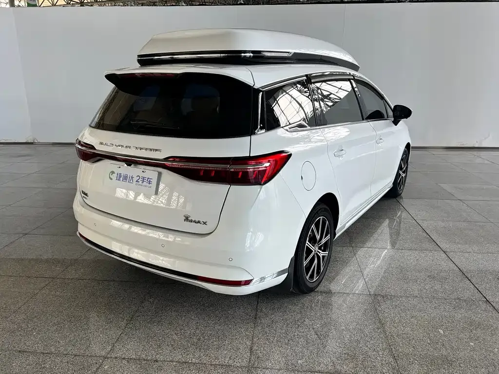 BYD MAX New Energy — фото 10