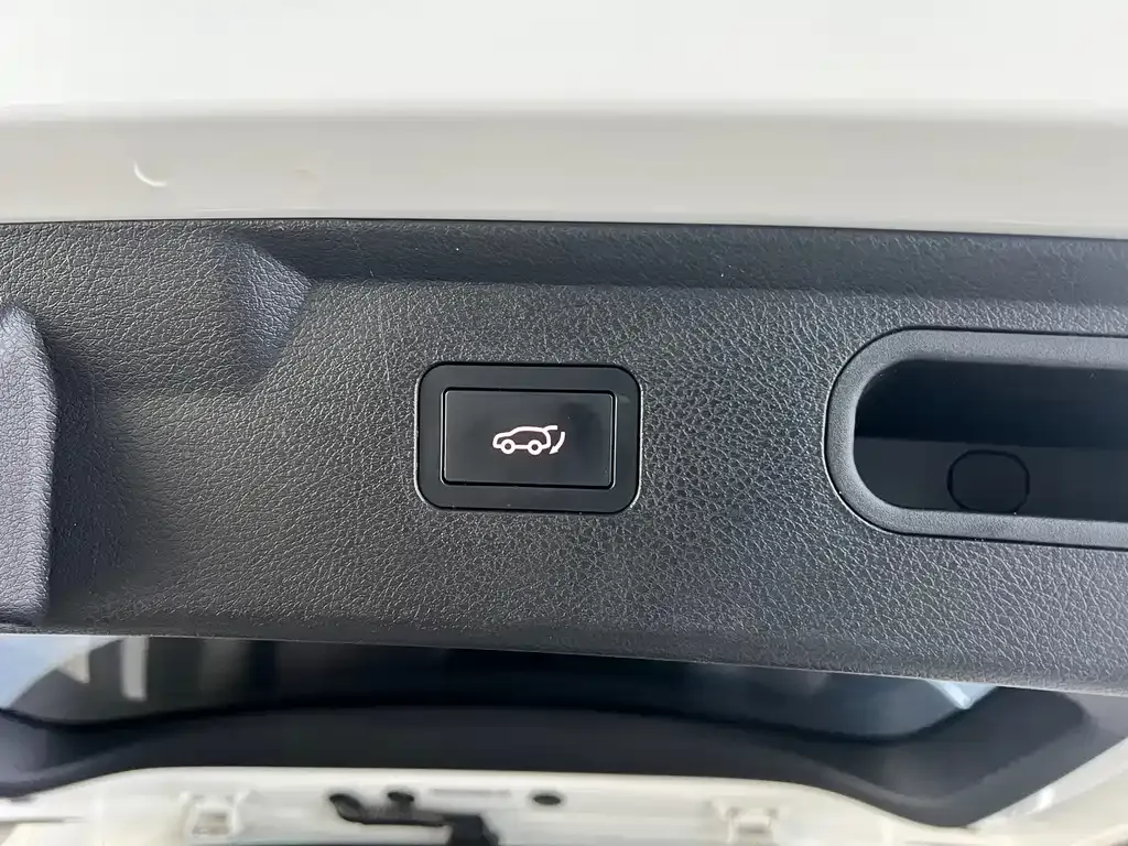 BYD MAX New Energy — фото 9